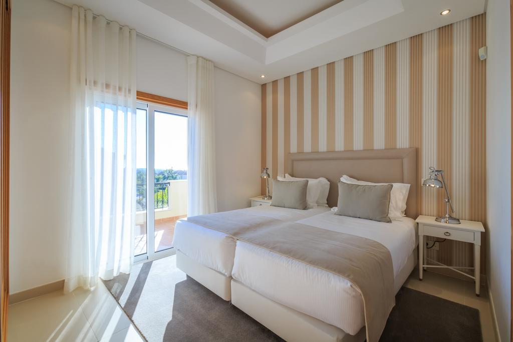 The Crest Hotell Almancil Rum bild